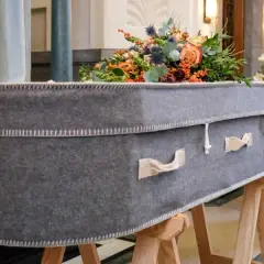 Kremacja z trumną czy bez - co warto wiedzieć przed wyborem?