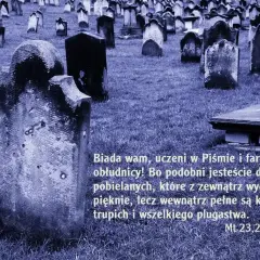 Napis na pomniku inaczej: groby pobielane, piękne z zewnątrz, w środku kości trupie. Mt 23,27