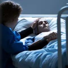 Rak objawy przed śmiercią: co czuć i jak pomóc bliskim w agonii