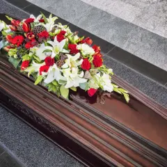 Ile trwa pogrzebu? Poznaj czas trwania ceremonii i co wpływa na długość