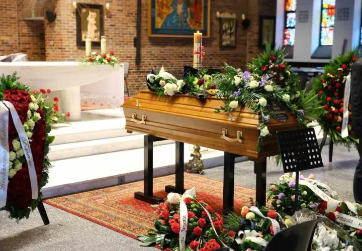 Ile trwa pożegnanie przed kremacją? Poznaj elastyczność ceremonii