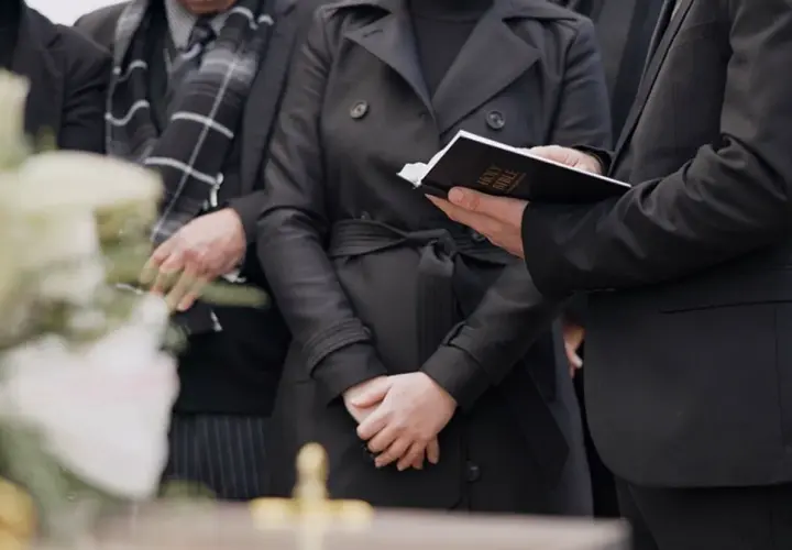Pieniądze z OFE po śmierci męża – jak je otrzymać i uniknąć błędów