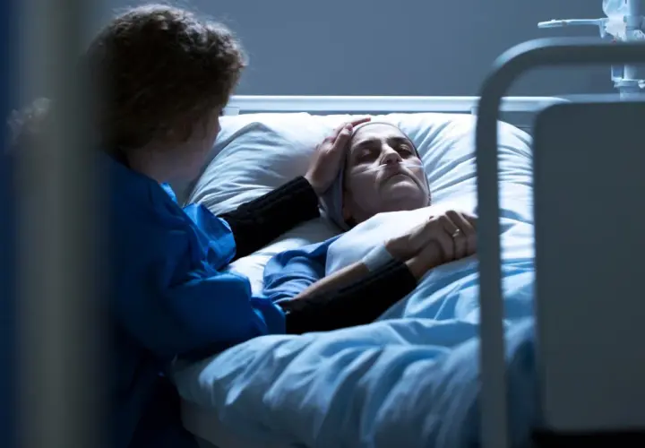 Rak objawy przed śmiercią: co czuć i jak pomóc bliskim w agonii
