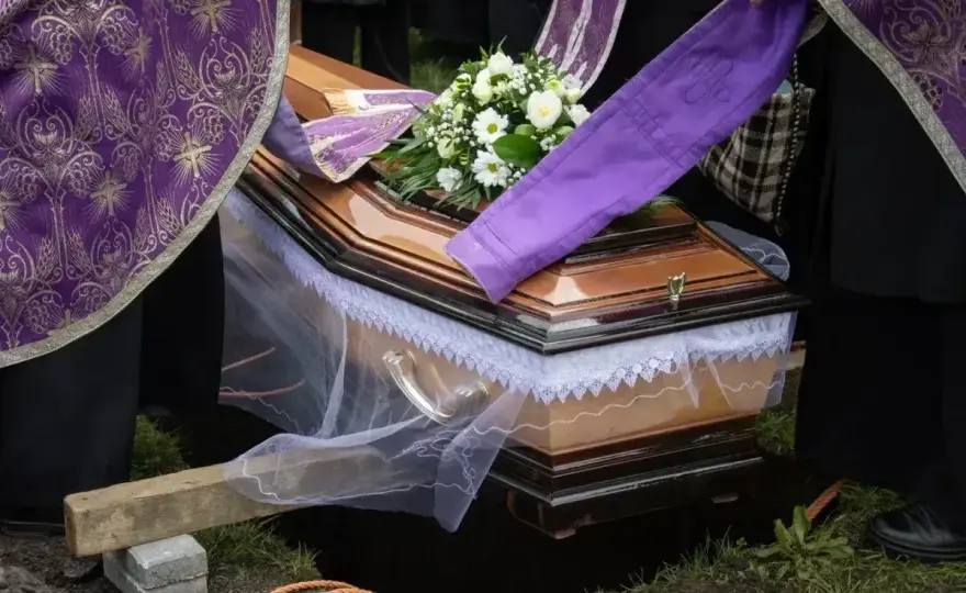 Pochówek po niedzieli - Czy to zawsze możliwe? Sprawdź!