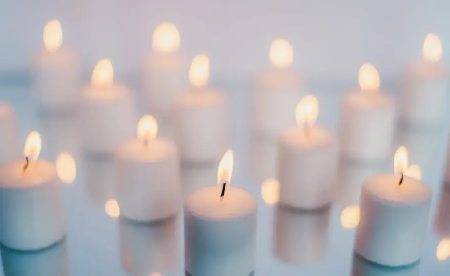 Zielona świeca - znaczenie, magia i dekoracja wnętrz