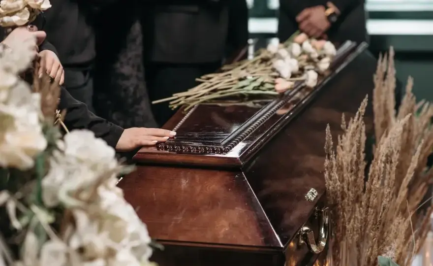 Ile trwa pogrzeb? Sprawdź, ile czasu zaplanować na ceremonię