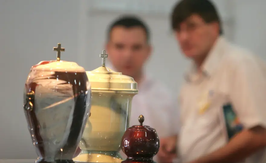 Kremacja w Kościele katolickim - Co wolno, a czego nie wolno robić?