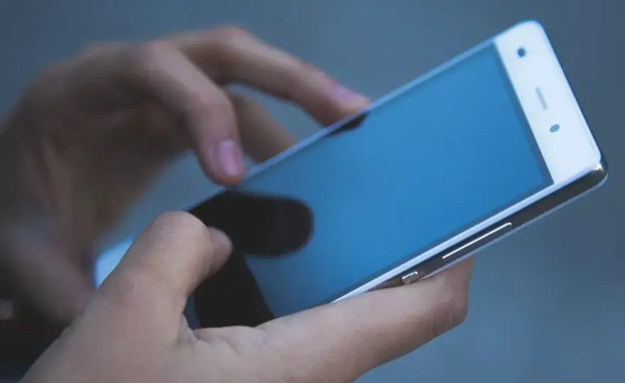 Telefon po zmarłym - Jak odzyskać dane i zamknąć abonament?