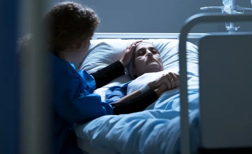 Rak objawy przed śmiercią: co czuć i jak pomóc bliskim w agonii