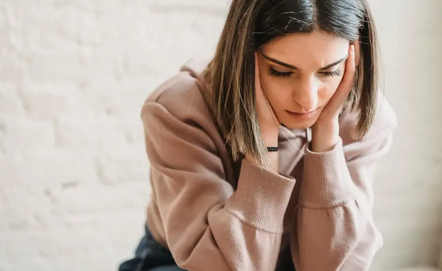 Ile trwa żałoba po mężu - Co mówi tradycja, a co psychologia?