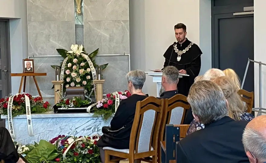 Świecka ceremonia pogrzebowa - Przebieg, koszty i jak ją zaplanować?