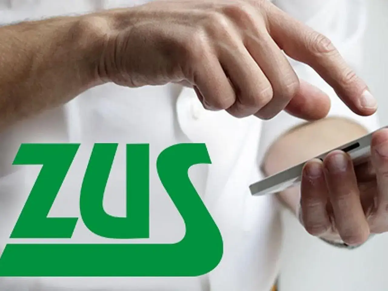 ZUS pomaga zrozumieć, co to jest renta rodzinna. Dłonie trzymają smartfon, na ekranie którego można sprawdzić informacje.